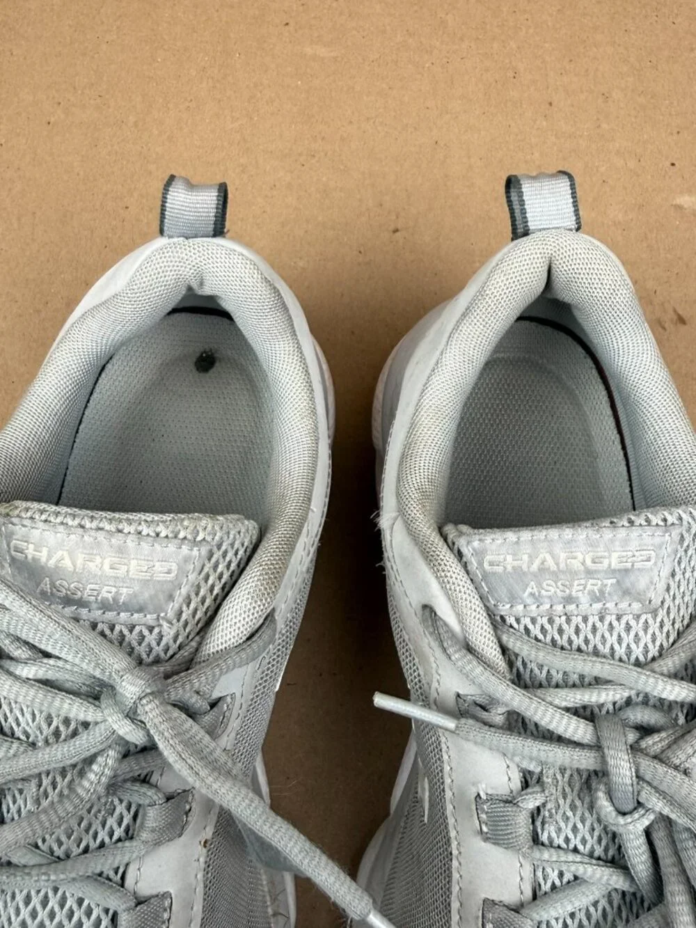 Men's Under Armour Charged Assert Gray Running Shoes Size 10 Athletic DAMAGE